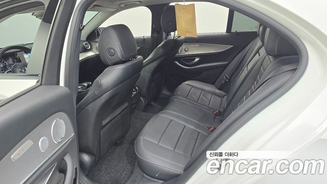 Mercedes-Benz E-Class 2019 — photo 17