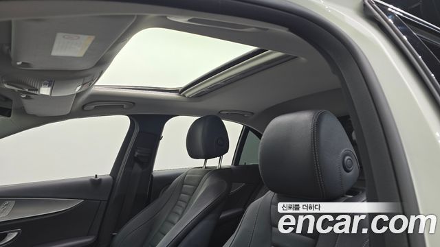 Mercedes-Benz E-Class 2019 — photo 22