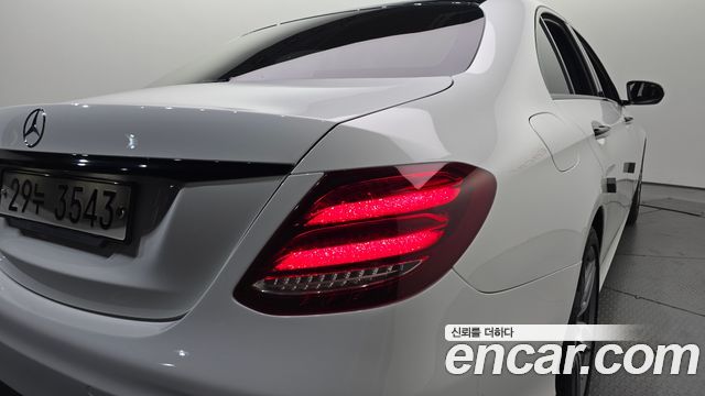 Mercedes-Benz E-Class 2019 — photo 9