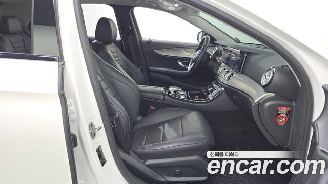 Mercedes-Benz E-Class 2019 — photo 16