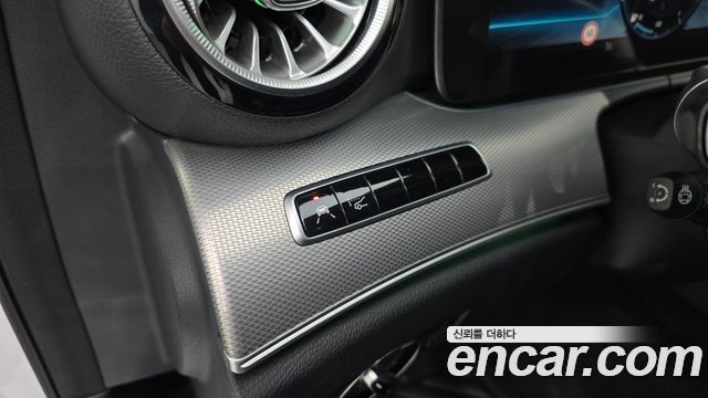 Mercedes-Benz E-Class 2019 — photo 28