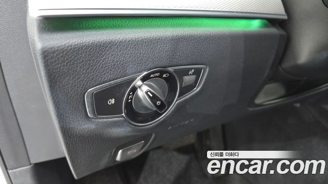 Mercedes-Benz E-Class 2019 — photo 29