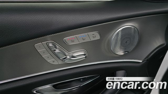 Mercedes-Benz E-Class 2019 — photo 35