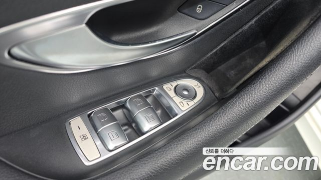 Mercedes-Benz E-Class 2019 — photo 36