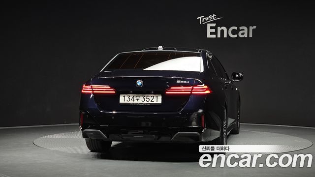 BMW 5-Series 2025 — photo 4