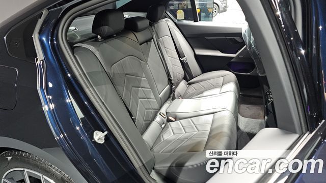 BMW 5-Series 2025 — photo 17
