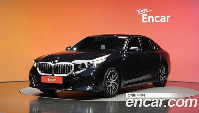BMW 5-Series 2025 — photo 1