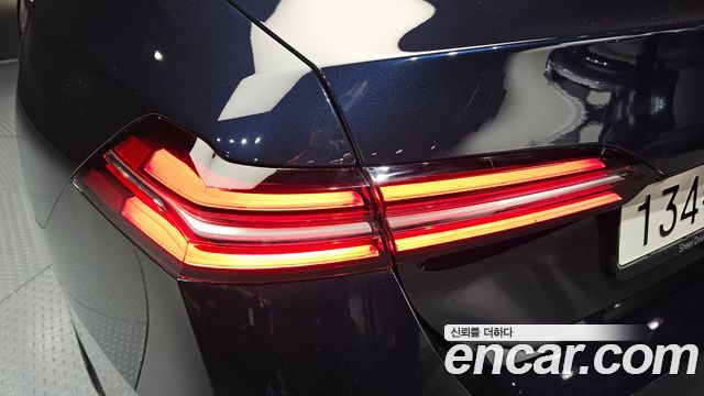 BMW 5-Series 2025 — photo 9