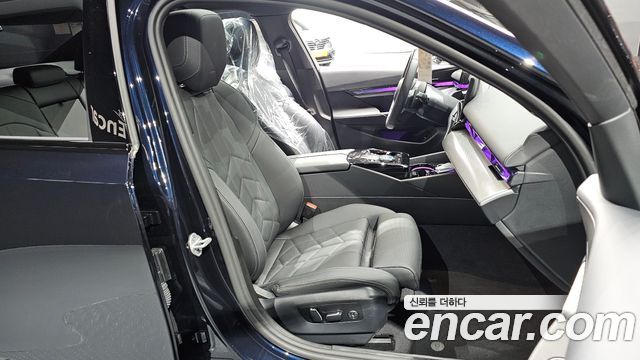BMW 5-Series 2025 — photo 16