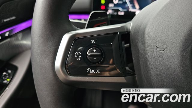 BMW 5-Series 2025 — photo 28
