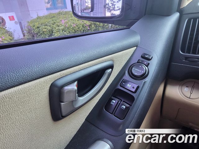 Hyundai Starex 2011 — photo 12