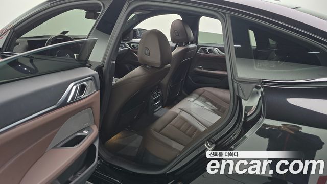 BMW i4 2023 — photo 18