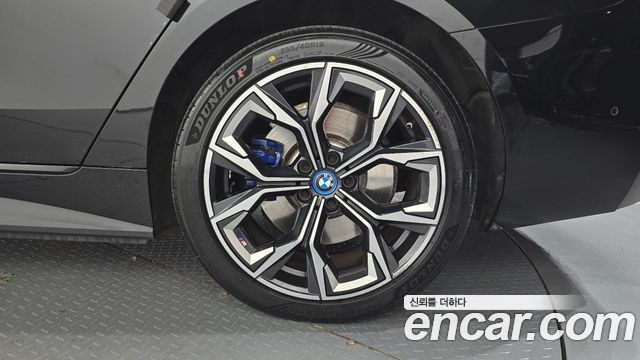 BMW i4 2023 — photo 7