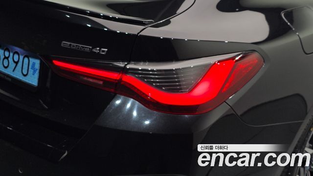 BMW i4 2023 — photo 9