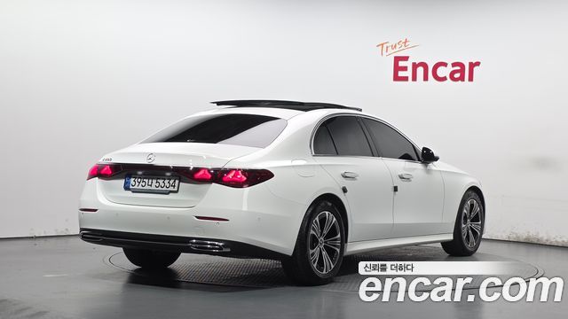 Mercedes-Benz E-Class 2024 — photo 2