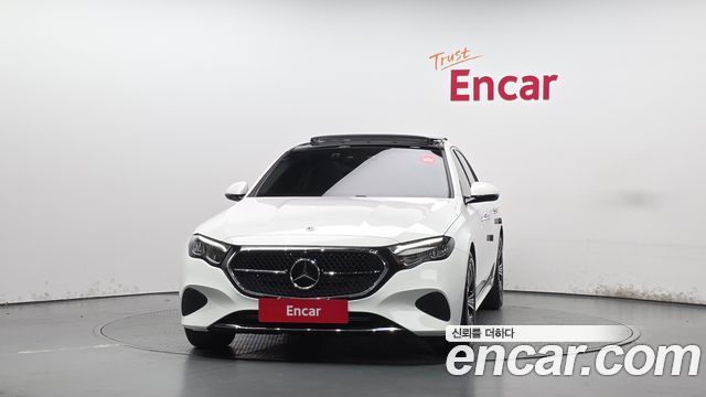 Mercedes-Benz E-Class 2024 — photo 3