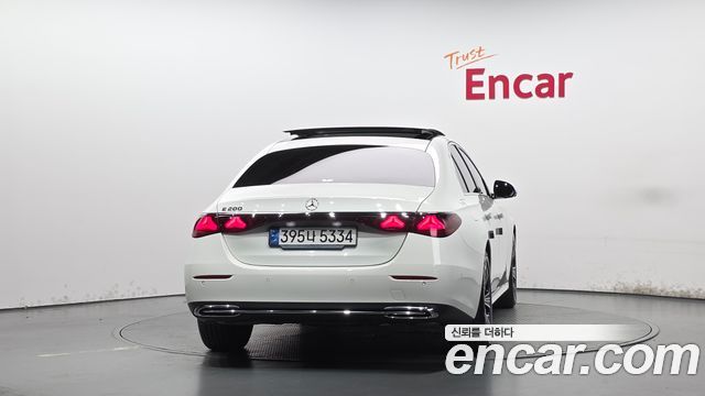 Mercedes-Benz E-Class 2024 — photo 4