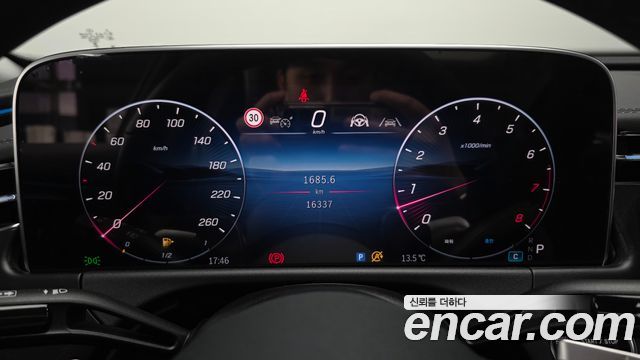 Mercedes-Benz E-Class 2024 — photo 11