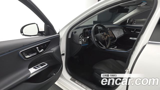 Mercedes-Benz E-Class 2024 — photo 13