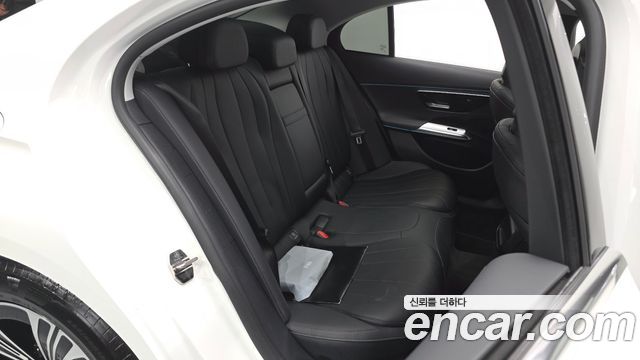 Mercedes-Benz E-Class 2024 — photo 18