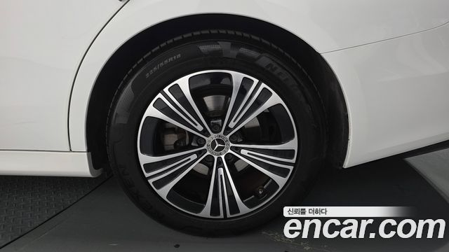 Mercedes-Benz E-Class 2024 — photo 7