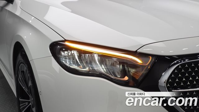 Mercedes-Benz E-Class 2024 — photo 8