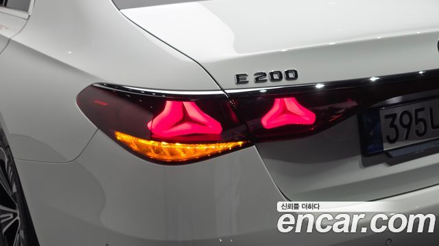 Mercedes-Benz E-Class 2024 — photo 9