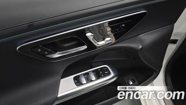 Mercedes-Benz E-Class 2024 — photo 28