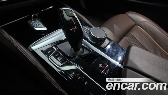 BMW 5-Series 2022 — photo 12
