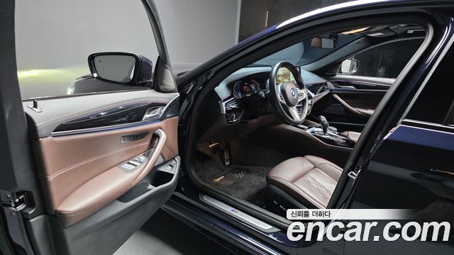 BMW 5-Series 2022 — photo 13