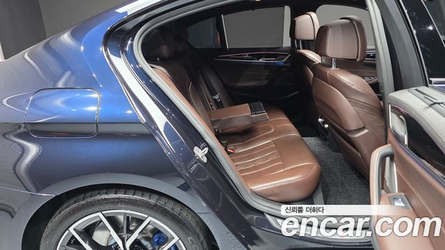 BMW 5-Series 2022 — photo 17