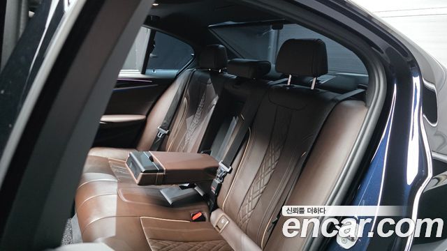 BMW 5-Series 2022 — photo 18