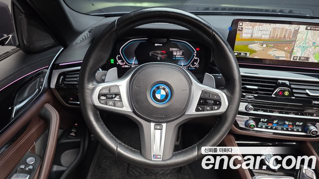 BMW 5-Series 2022 — photo 20