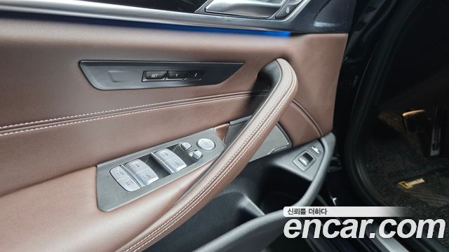 BMW 5-Series 2022 — photo 24