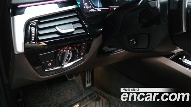 BMW 5-Series 2022 — photo 26