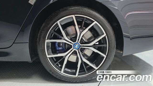 BMW 5-Series 2022 — photo 7
