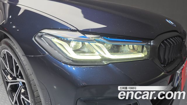 BMW 5-Series 2022 — photo 8