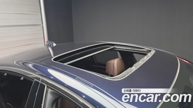 BMW 5-Series 2022 — photo 28