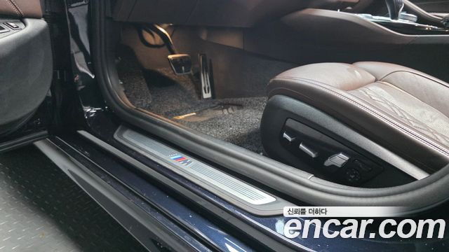 BMW 5-Series 2022 — photo 33