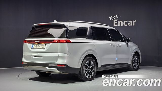 Kia Canival 2023 — photo 2