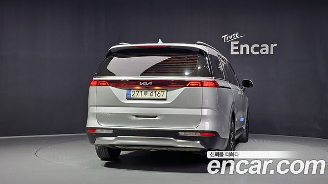 Kia Canival 2023 — photo 4