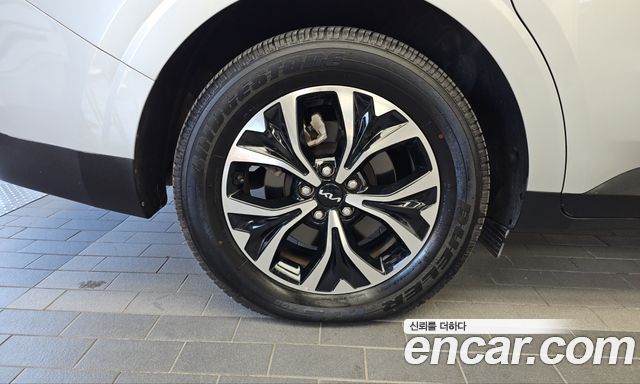 Kia Canival 2023 — photo 5