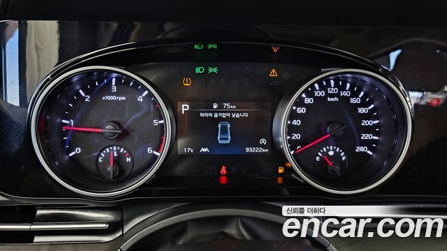 Kia Canival 2023 — photo 11