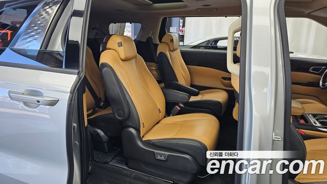 Kia Canival 2023 — photo 17