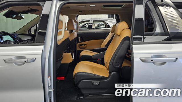 Kia Canival 2023 — photo 18