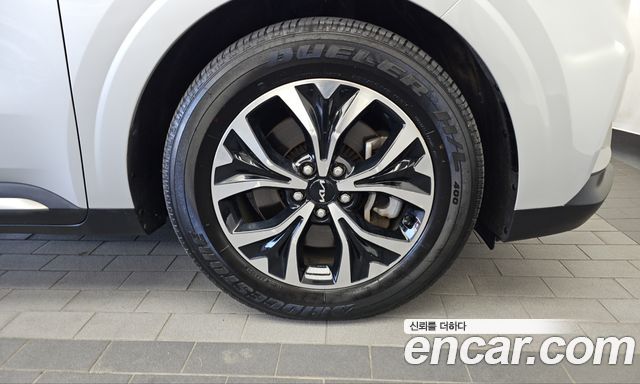 Kia Canival 2023 — photo 7