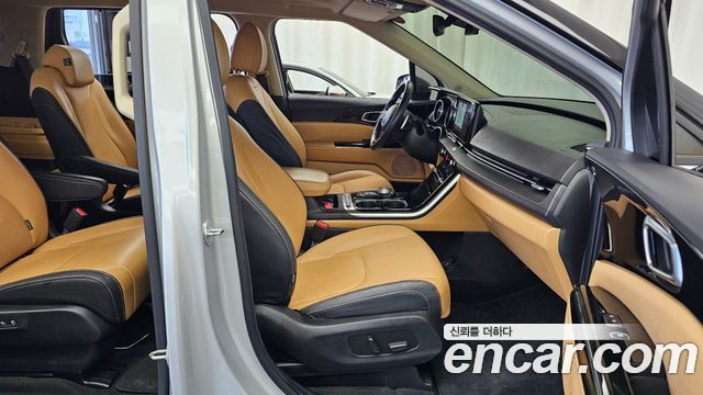 Kia Canival 2023 — photo 16