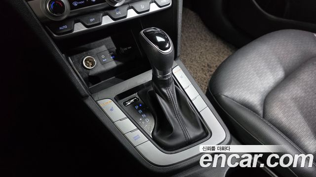 Hyundai AVANTE 2019 — photo 12