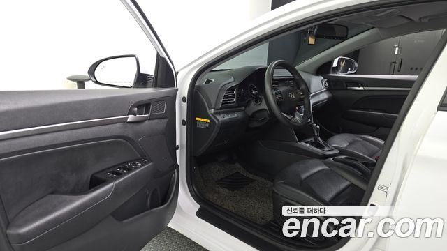 Hyundai AVANTE 2019 — photo 13