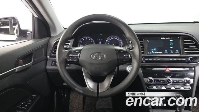 Hyundai AVANTE 2019 — photo 19